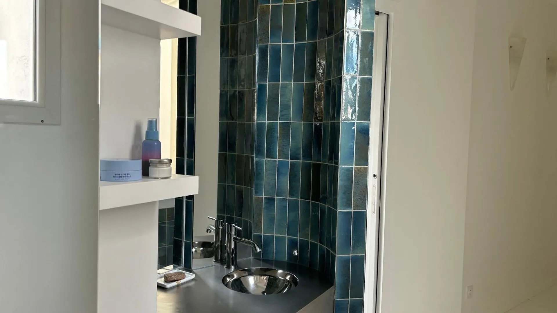 Modern & Charming Design Apartment - Near Pere Lachaise Paris France