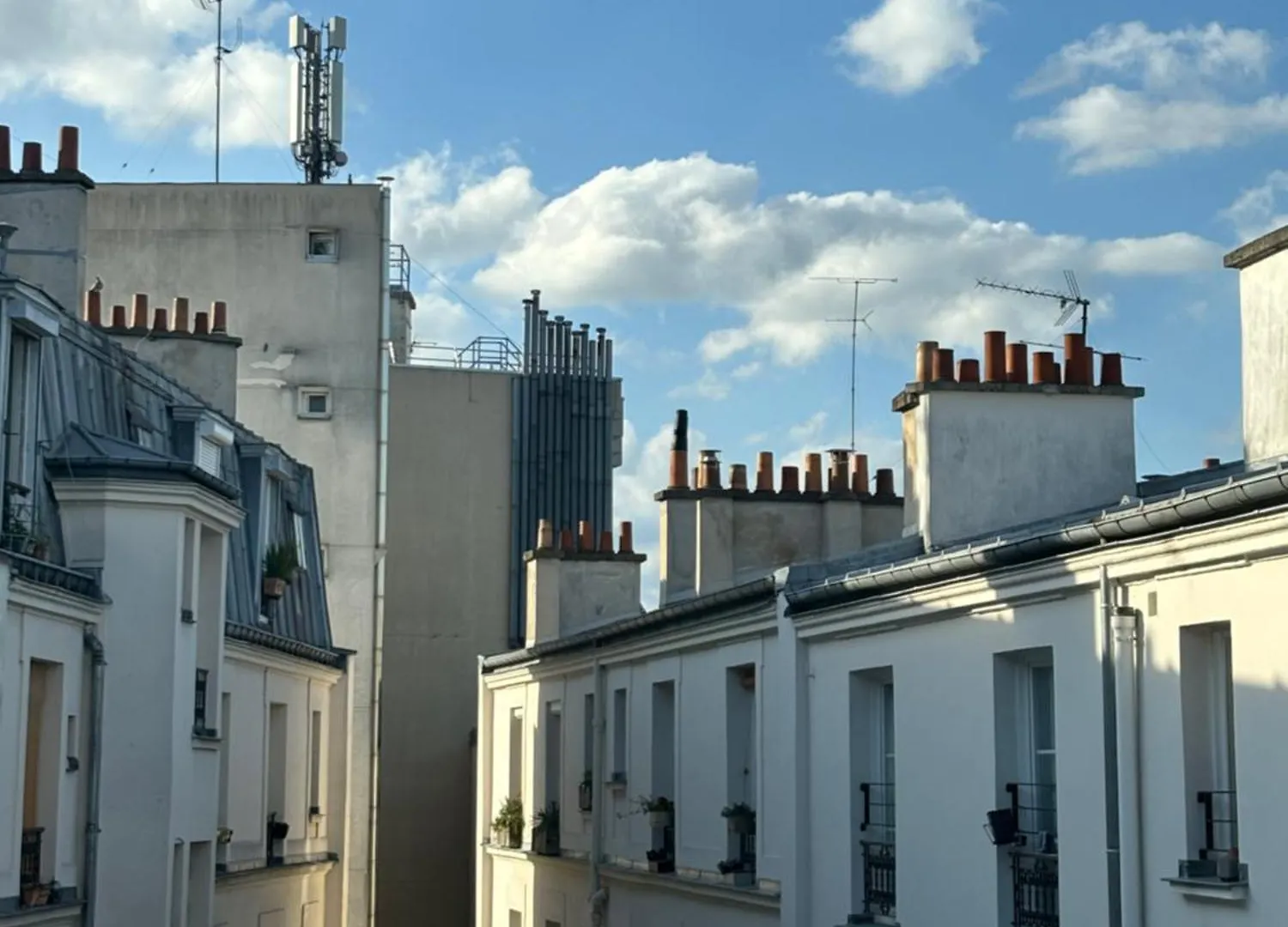 Modern & Charming Design Apartment - Near Pere Lachaise Paris France